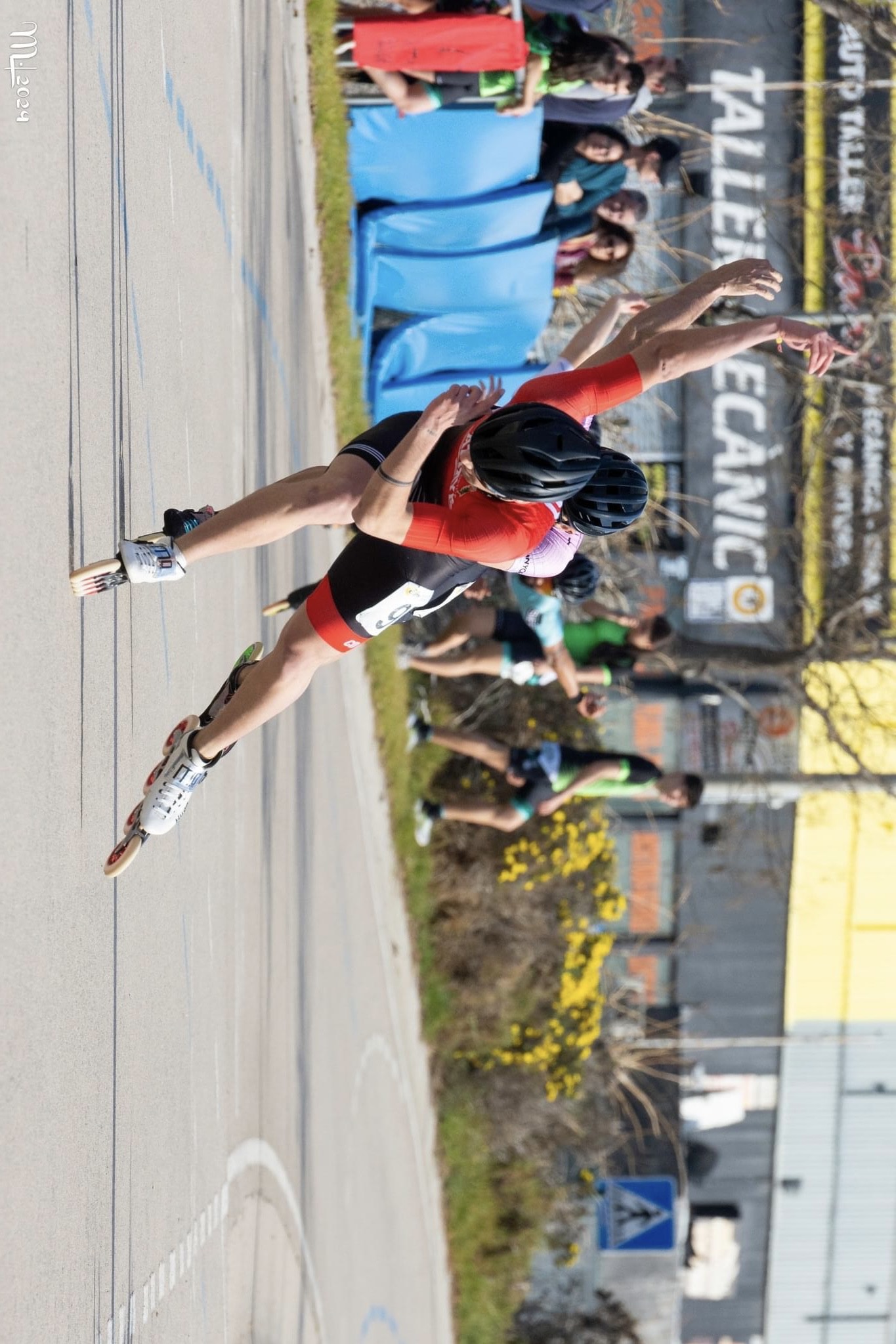 Hugo Breton, Ruth Arza y Dani Milagros, en el Campeonato de Europa de Patinaje de Velocidad